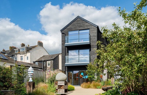 Kingsbridge Apartment | The Art Loft - an apartment that sleeps 4 guests in 2 bedrooms