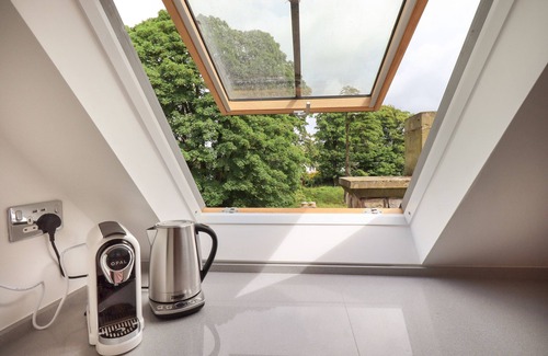 Newland Near Ulverston Cottage | The Arthur Suite Stone Cross Mansion