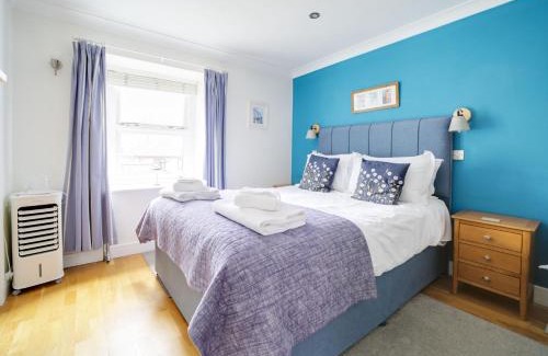 Porthleven Bed & Breakfast | The Artist Loft, Ensuite Guest Rooms, Porthleven