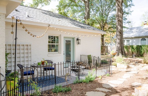 Conway Apartment | The Artist's Cottage: workspace & studio apt for artists/dancers/writers/etc.