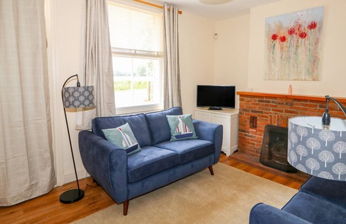 King's Lynn Cottage | THE ARTIST'S RETREAT, family friendly, with a garden in King's Lynn