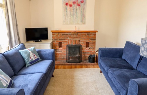 King's Lynn Cottage | THE ARTIST'S RETREAT, family friendly, with a garden in King's Lynn