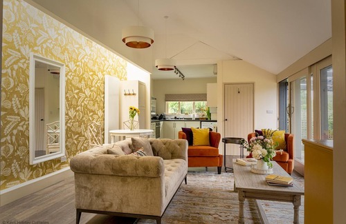 Kelling Ski Chalet | The Artist's Studio - a woodland lodge that sleeps 2 guests in 1 bedroom