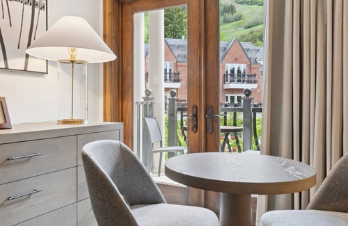Aspen Condo | The Aspen Mountain Residences Luxury Studio King Room Mountainside
