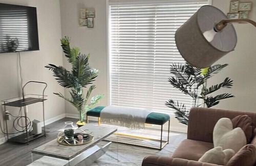 Sandy Springs House | The ATL Hideaway