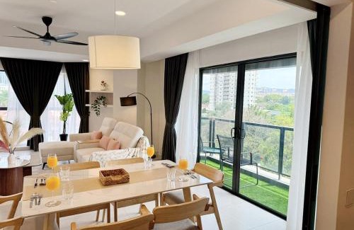 Kuala Lumpur Apartment | The Atrium at Jalan Ampang by OKBnB - Spacious Modern 3Bedroom Family Suite 3 mins to KLCC