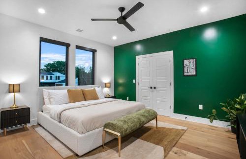 South Lamar Apartment | The ATX South Lamar Creekside Retreat with a pool