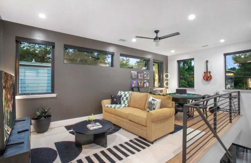 South Lamar Apartment | The ATX South Lamar Creekside Retreat with a pool