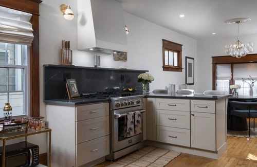 Wauwatosa House | The Auburn Hideaway - Cozy 3BR Home in Wauwatosa