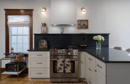 Wauwatosa House | The Auburn Hideaway - Cozy 3BR Home in Wauwatosa