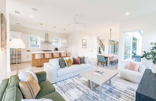 Clarksville House | The Austoria: Luxury Skyline Estate w/Pool