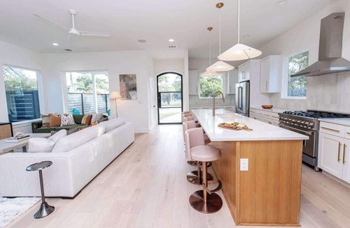 Clarksville House | The Austoria: Luxury Skyline Estate w/Pool