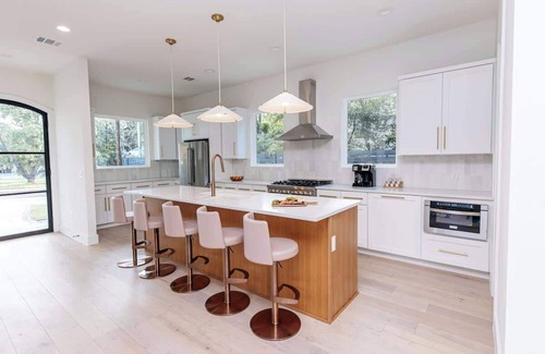 Clarksville House | The Austoria: Luxury Skyline Estate w/Pool