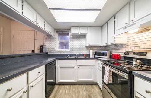 Casa Grande Apartment | The Avenida Condominiums