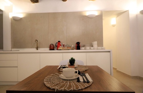 Chiaia Bed & Breakfast | The B&B "Ai 13 Gradoni di Chiaia is an oasis of calm in the center of Naples.