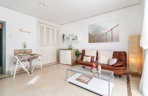 Centro - Sagrario Apartment | THE BALCONIES OF THE GRAN VIA: COMFORT IN THE HEART OF GRANADA