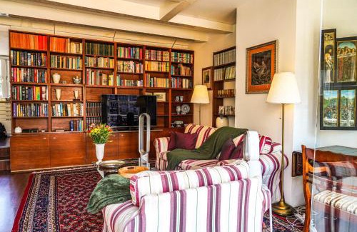 Canal Ring Bed & Breakfast | The Balcony at Prinsen Canal apartment Amsterdam