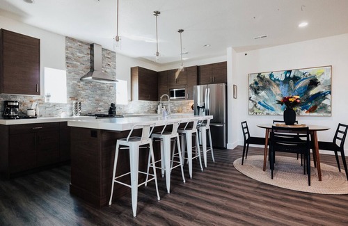 People's Freeway House | The Ballpark - New Trendy Townhome with 6 beds, private garage, and 6 desks