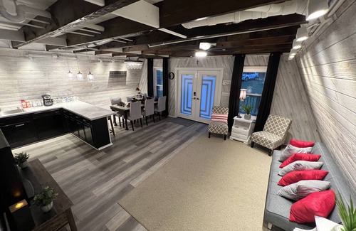 Samantha House | The Bama Gathering Place on Lake Tuscaloosa