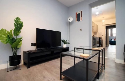 Adamsdown Apartment | The Bank - 1 Bed City Centre Flat w/Street Parking
