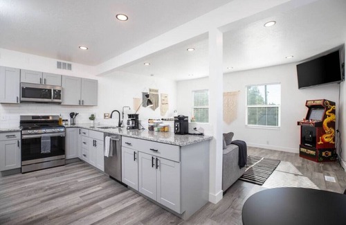 Central City Apartment | The Barber Loft-Close to Downtown, 35 Mins to Ski!