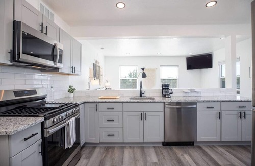 Central City Apartment | The Barber Loft-Close to Downtown, 35 Mins to Ski!