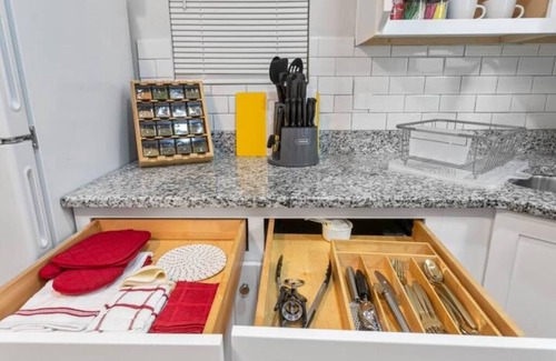 Atlanta Apartment | The Barbie Unit 3 - 1BR/1 BA Monthly stays in Heart of Atlanta!