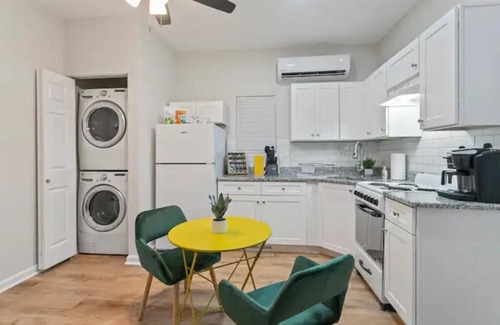 Atlanta Apartment | The Barbie Unit 3 - 1BR/1 BA Monthly stays in Heart of Atlanta!