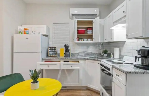 Atlanta Apartment | The Barbie Unit 3 - 1BR/1 BA Monthly stays in Heart of Atlanta!