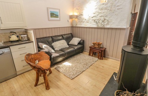 Narberth Cottage | THE BARN AT WAUNLIPPA, pet friendly, with hot tub in Narberth