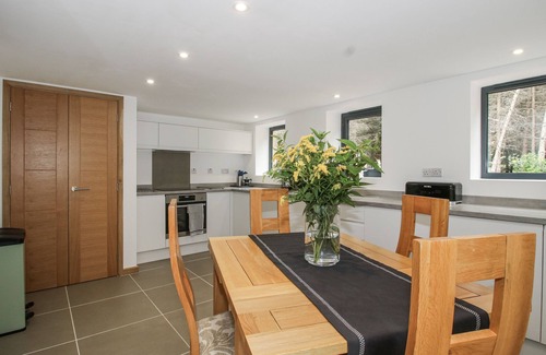 Bishops Castle House | THE BARN, luxury holiday cottage, with open fire in Bishop's Castle