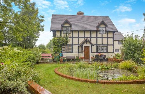 Woofferton House | The Barracks - Cottage