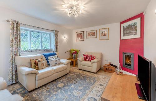Woofferton House | The Barracks - Cottage