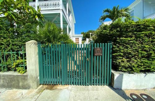 Historic Seaport Apartment | The Bartlum-Luxurious Studio