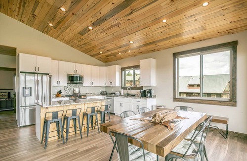 Twin Creek Village House | The Basecamp- Stunning 5BR Home with Hot Tub, Game Room, AC, Heated Driveway, and Valley Views!