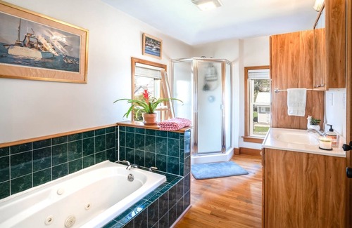 Boothbay Harbor House | THE BAY HOUSE | BOOTHBAY HARBOR | PET FRIENDLY | WALK TO TOWN