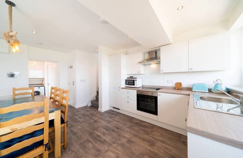 Carnoustie Ski Chalet | The Beach Boathouse - Sea Views & Golf Courses