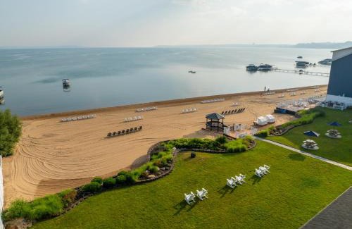 Traverse City Hotel | The Beach Haus - Traverse City