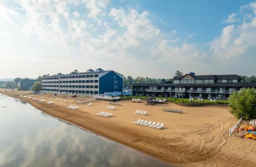 Traverse City Hotel | The Beach Haus - Traverse City