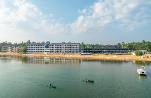 Traverse City Hotel | The Beach Haus - Traverse City