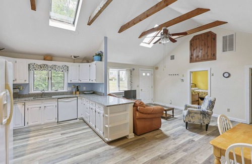 Dennis House | The Beach is waiting for you!