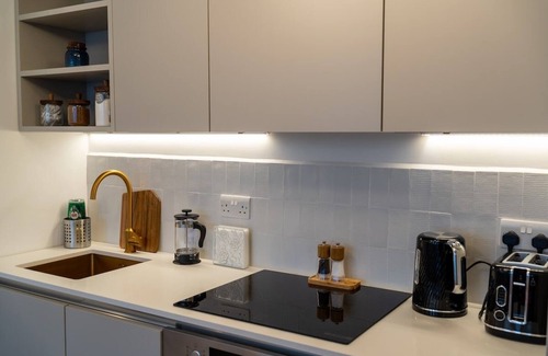 Eastbourne Seafront Apartment | The Beach Way- specious Apt