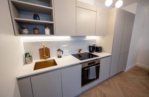 Eastbourne Seafront Apartment | The Beach Way- specious Apt