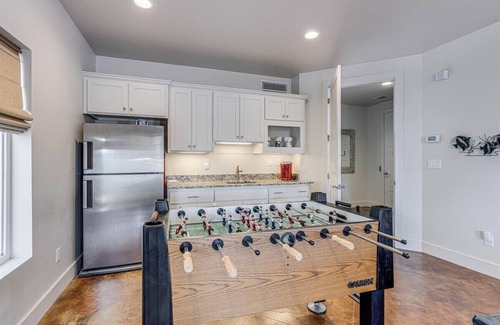 Port Aransas House | The Beachside - Banyan Beach, Ocean View & Short walk to Beach