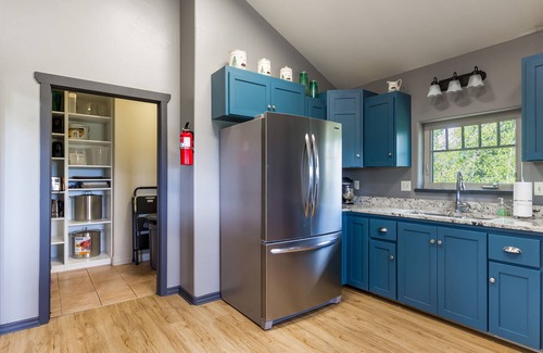 Island Park Cabin | The Bear Den Bundle-12Br-10Ba-Sleeps 42-BBQ-FirePit-Hot tub-20m 2 YNP-Extra Parking-Mountainviews