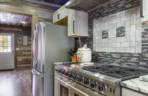Island Park Cabin | The Bear Den Bundle-12Br-10Ba-Sleeps 42-BBQ-FirePit-Hot tub-20m 2 YNP-Extra Parking-Mountainviews