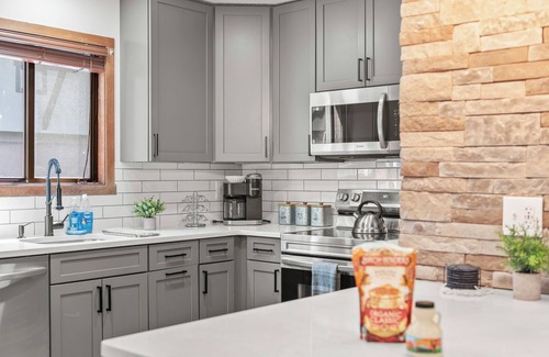 Village at Camelback House | The Bear's Den by AvantStay | Prime Location, Renovated w/Movie & Game Room