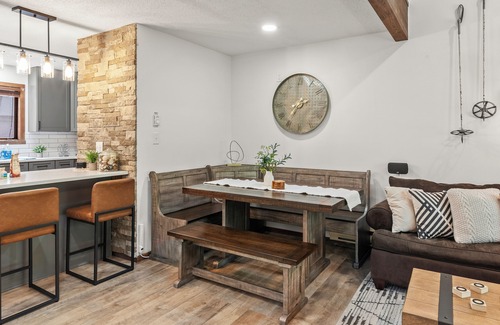 Village at Camelback House | The Bear's Den by AvantStay | Prime Location, Renovated w/Movie & Game Room