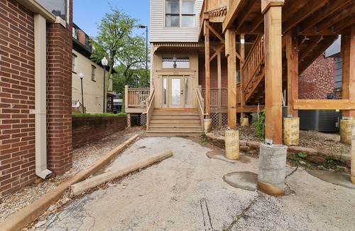 St. Charles Apartment | The Bear Suite at Divine Otter