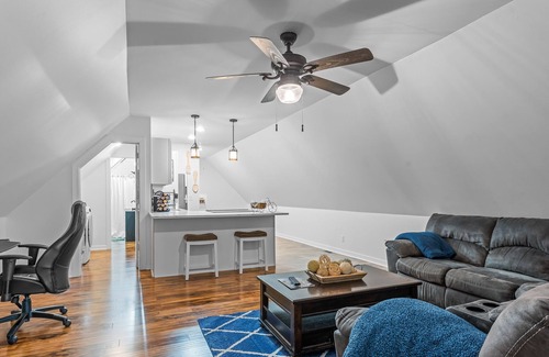 Elkhorn Apartment | The Beautiful Loft at Skyline